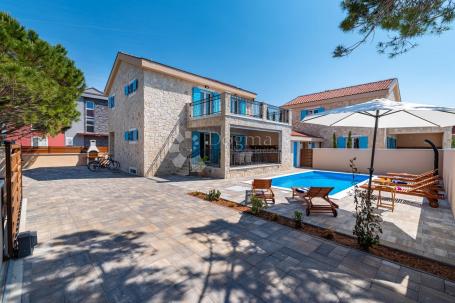 Vila s 5 zvjezdica i uhodanim turističkim poslovanjem u srcu Privlake
