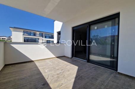 Vir, trosoban apartman u blizini plaže, 1. kat