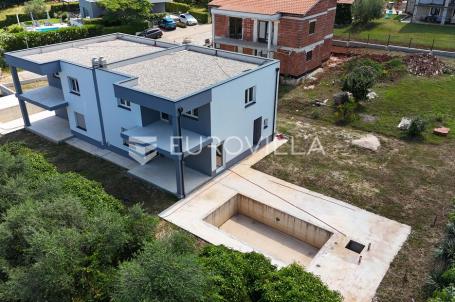 Istra, Poreč, Ekskluzivna dvojna vila vrhunske kvalitete s bazenom i wellnessom