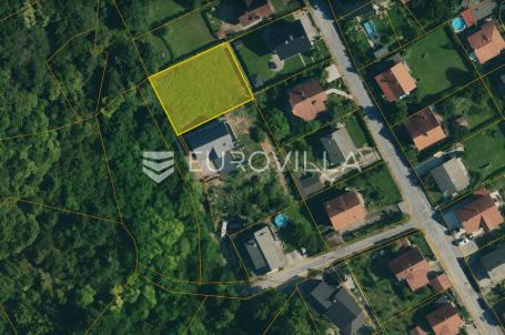 Samobor, Ulica Pape Ivana XXIII, građevinsko zemljište 663 m², mogućnost gradnje obiteljske kuće ili