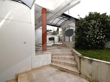 Izdavanje, Kuća, Podgorica, Gorica C, 300m2