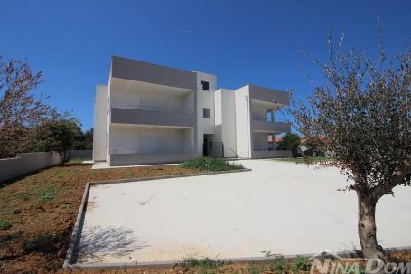 Novogradnja s pogledom na more – 76 m² u srcu Vira!