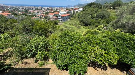 House with sea view in Bar with a beautiful garden