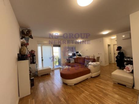 Prodaje se komforan dvosoban stan u novom kompleksu!!