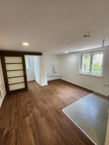 Senjak, Viktora Igoa, 30 m2