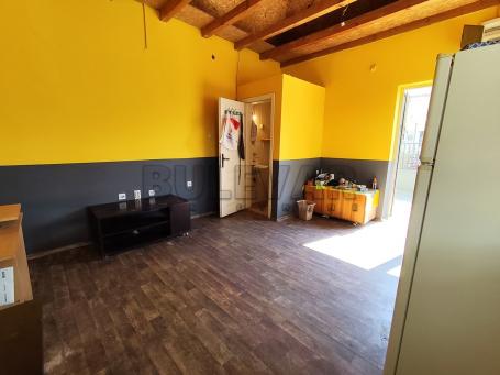 Izdaje se ulični lokal u Generala Milojka Lešjanina, 38m2