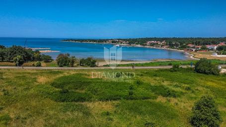 Novigrad, okolica, investicijsko zemljište 1 red do mora!