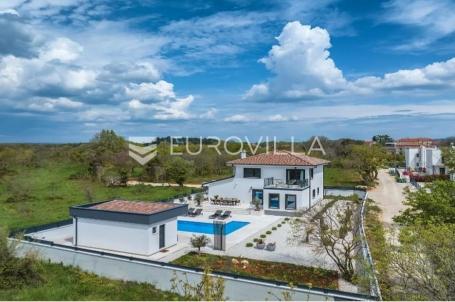 Istra, Krnica, prekrasna moderna vila od 135 m² na velikoj uređenoj okućnici