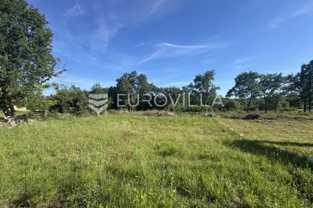 Istra, Sošići, građevinsko zemljište 1190 m² s dodatnim poljoprivrednim zemljištem 4666 m²