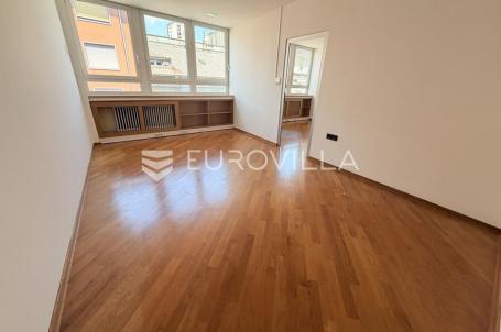 Rijeka, Brajda, prostran uredski prostor u srcu grada s 6 kancelarija 107 m²