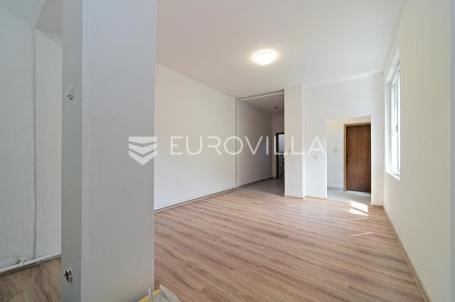 Osijek, Gornji grad, novouređeni dvoetažni stan 80 m²