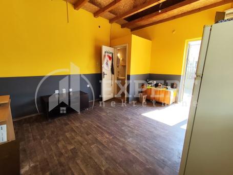 Izdaje se ulični lokal u Generala Milojka Lešjanina, 38m2
