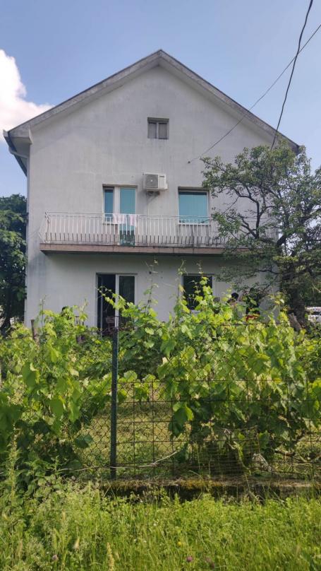 CUKARICA SREMCICA 206m2 , 2T+5a ,179000e