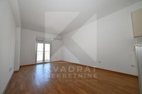 Izdavanje, Dvosoban stan, Podgorica, Stari Aerodrom, 65m2