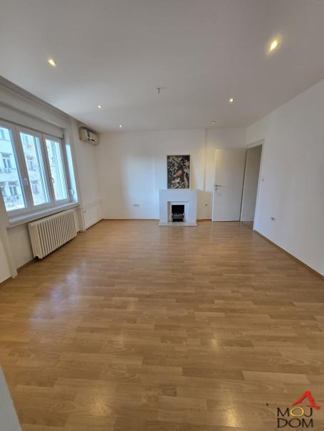 NOVI SAD - KEJ - TROSOBAN STAN - 112 m2 - 308,000€