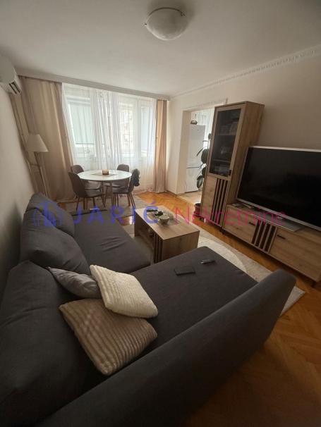 VRAČAR (Crveni krst) – Namešten 1.5 stan, 45m2