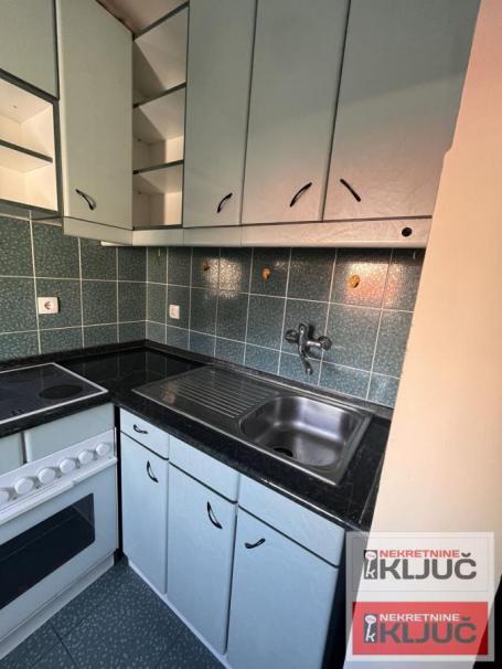 Dvosoban stan 42 m², Grbavica, Novi Sad, 1. sprat