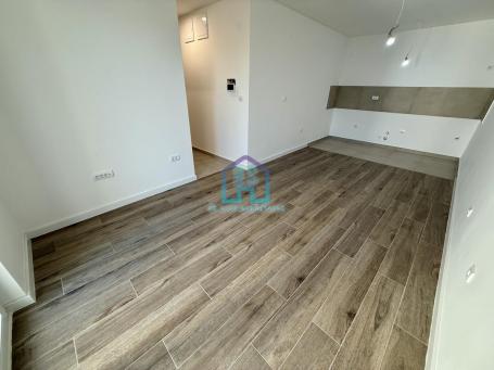 DVOIPOSOBAN STAN NA PRVOM SPRATU SA LIFTOM