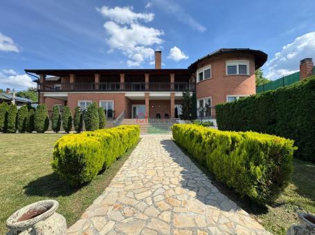 Luxury Villa. Danube View. 6 Parking Spaces. 