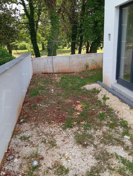 Stan Prodaje se dvosobni stan s vrtom – Medulin! Etazirano-Uporabna dozvola!