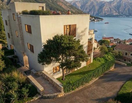 Ekskluzivan jednosoban stan 58 m² u novom kompleksu sa krovnim bazenom – Dobrota, Kotor