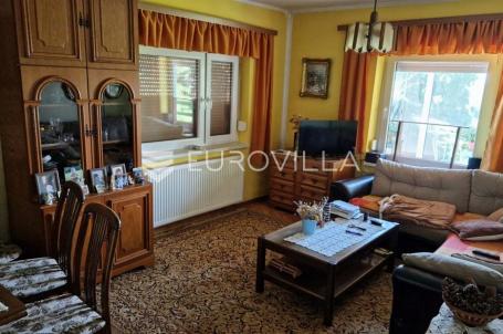 Gornji Kneginec, Varaždin Breg, kuća s prekrasnim dvorištem i pogledom na Varaždin