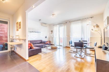 Zagreb, Maksimir, moderno uređen dvosoban stan 74 m² s garažom i vanjskim parkirnim mjestom