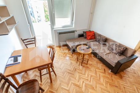 Izdaje se stan kod starog kliničkog centra, 54m2, cg