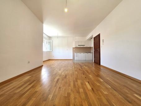 Dvosoban nenamješten stan, 73m2, Tuški put, Podgorica