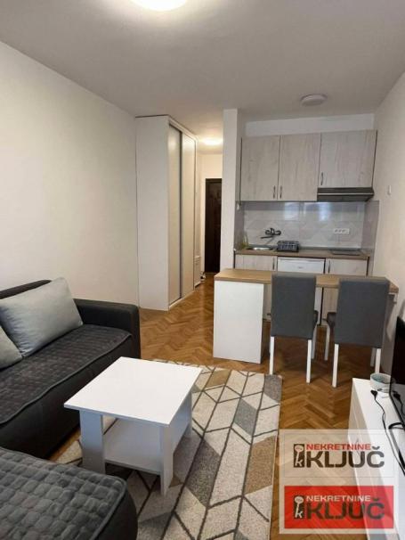 Garsonjera 24 m², Bulevar Oslobođenja, Novi Sad, 1. sprat
