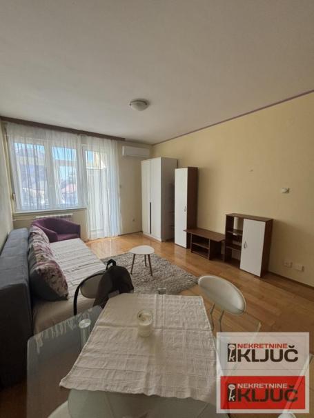 Jednoiposoban stan, 31 m², Rotkvarija, Novi Sad, 1. sprat