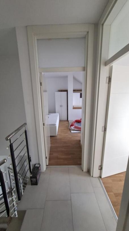 Trosoban stan 88 m², Podbara, Novi Sad, 4. sprat