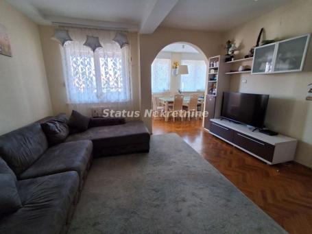 Četvorosoban stan 85 m² sa garažom, Grbavica, Novi Sad, 5. sprat