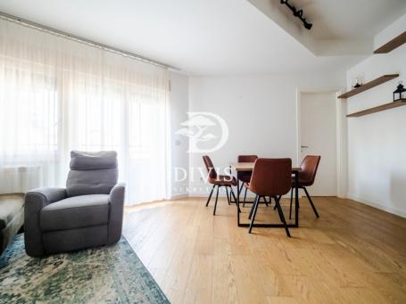 Prodaja 2.0 stan kod Hrama Svetog Save, 49m2