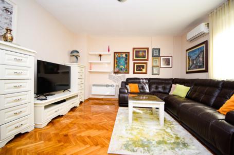 Trosoban namješten stan 100m2, Blok VI - Podgorica