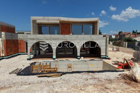Istra, Poreč okolica, ekskluzivna dvojnica s bazenom u roh bau fazi