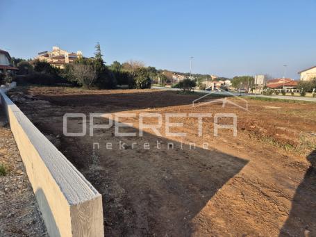 EKSKLUZIVNO! Građevinsko zemljište s pogledom na more – Premantura, 1.001 m²