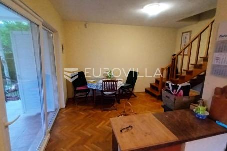 Slunj, Blagaj, kuća 90 m², s otokom uz samu rijeku Koranu na parceli 7873 m²