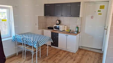 Stan PULA – Investicijski stan u centru, podijeljen u 3 potpuno opremljena studio apartmana