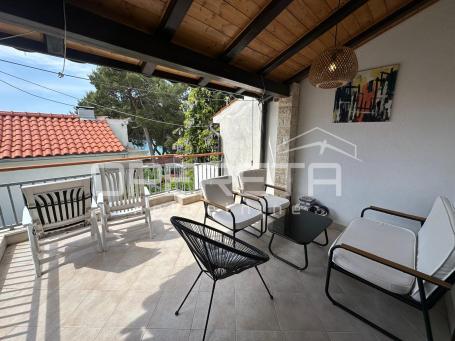 Kuća na Jadriji s dva apartmana, 40 m od plaže!
