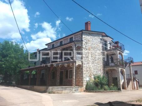Istra, Brtonigla okolica – imanje s više jedinica, gospodarskom zgradom i veliki