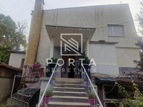 Beograd, Senjak, Milovana Glišića, kuća, plac 3.30 ari , dve garaže ID#1487