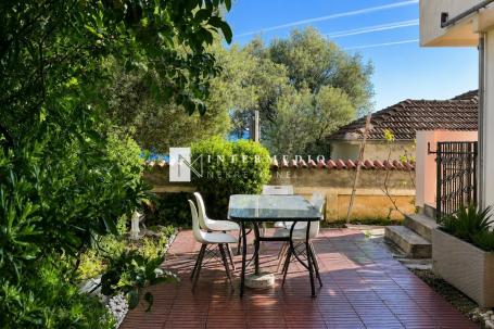 One-Bedroom Apartment with Private Garden on the First Line to the Sea – Savina,