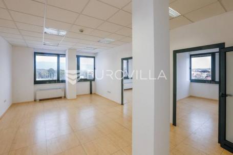 Zagreb, Dubrava, funkcionalan poslovni prostor uredske namjene 225 m² na 1. katu poslovne zgrade