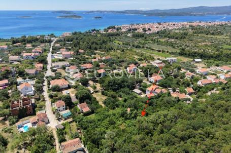 Pelješac, Orebić, građevinsko zemljište s tri kamene kuće