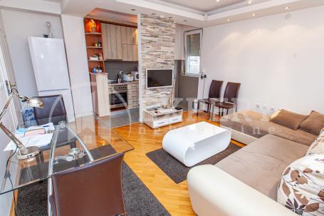 Izdaje se LUX dvoiposoban stan, 65m2, IV sprat  kod Voždove škole!