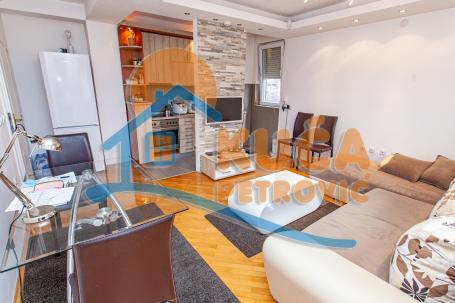 Izdaje se LUX dvoiposoban stan, 65m2, IV sprat  kod Voždove škole!