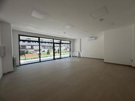 Blok 65, novogradnja, useljiv, veliki izlog ID#1282