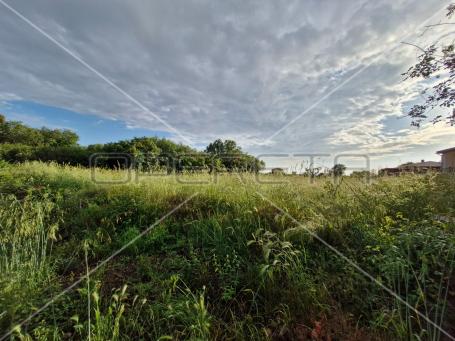 Ližnjan, građevinsko zemljište 694 m2 na mirnoj lokaciji, samo 1.2 km od mora
