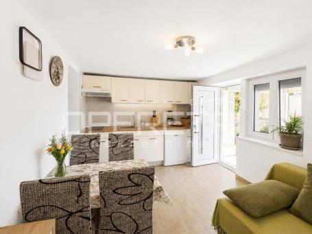 APARTMAN  SA DVIJE STAMBENE JEDINICE – OKRUG GORNJI, ČIOVO